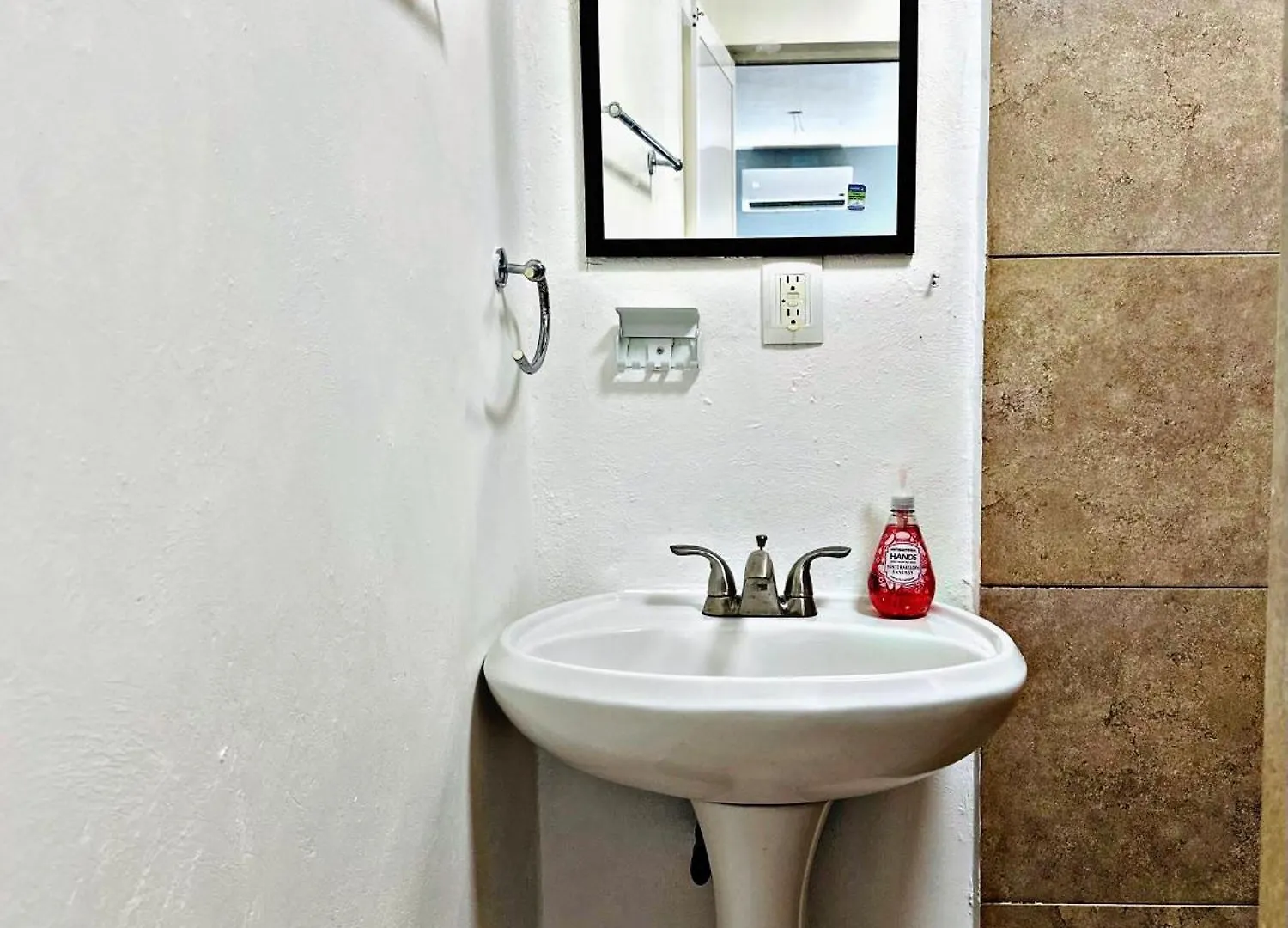 Casita Perez, Cama Queen, Wifi, Aire Acondicionado, Cocina, 2 Sillas De Playa Isla Mujeres